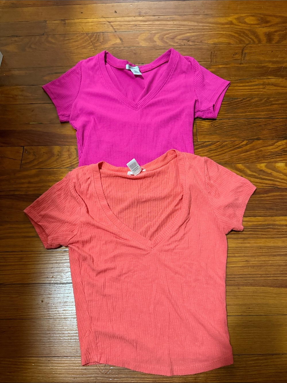 Women’s V-Neck Ribbed Short Sleeve Top - Pink & Coral